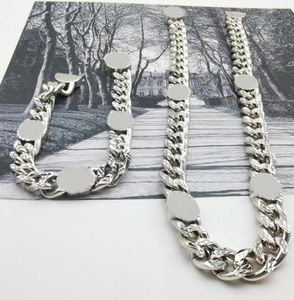 Unisex Mode dicke Kette Halsketten hochwertiger Buchstaben Frauen Kubanische Halskette Halskette Punk Vintage Männer Frauen Paare Schmuck Acces3195356