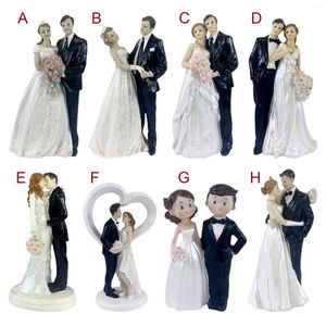 Estatuetas decorativas no noivo bolo de bolo e figura casal casal
