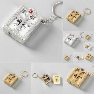 Nya Mini Holy Bibles Keychain Metal Jesus Cross Book Cover Keyring for Women Bag Pendant Religious Creative Souvenir Gift Key Chain