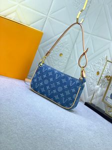 Pochettep accessoarer middagspåsar underarmsäckar denim designer väska på väska axel kväll paket plånbok m82962