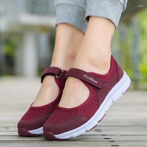 Casual skor för kvinnor plus storlek 35-42 vår sommaren andas vulkanisera sneakers mode komfortnät promenader