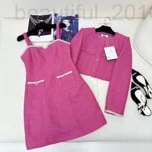 Zweiteilige Kleiderdesignerin Frühling/Sommer Neues Nanyou Cha Short Strick Mantel gepaart mit Hosentuch, trägerlosen Kleid, Socialite Temperament Zwei-teilige Udab udab