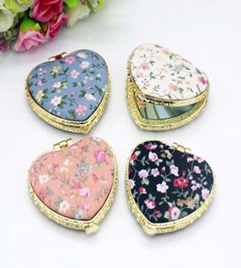 1pc mini Compact Mirrors Hart Shape Pocket Mirror Floral Two Side Folding Make Up Mirror Women Vintage for Gift 16Color6279647