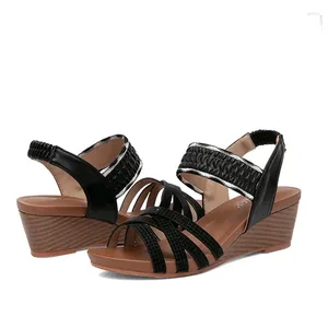 Kleiderschuhe Großgröße Sommer Frauen 1,5 cm Plattform 4,5 cm High Heels Sandalen Lady Beach funkelnd bequem weiblich außerhalb des Urlaubs