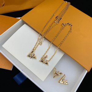 With BOX Classic Designers Jewelry Sets Diamond V Letter Women Stud Earrings Necklace Bracelets Charm Jewelry Party Wedding Fashion Jewelry