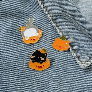 halloween pumkin katt brosch söta anime filmer spel hårda emalj stift samla tecknad brosch ryggsäck hatt väska krage lapel märken