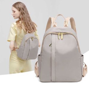 Sommaren 2024 Womens Bag Leisure Pendling av ryggsäck mångsidig lätta resor stor kapacitet Oxford trasa