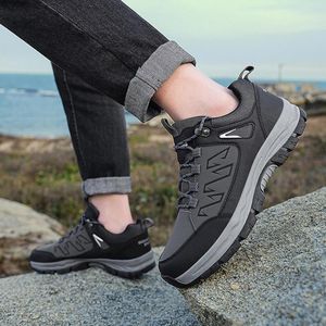 Casual Shoes Men Sports wulkanizowane grube podeszwa na świeżym powietrzu Wygodne kapcie plus rozmiar vintage indoor Sneaker Zapatillas