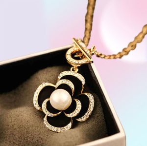 Słynne czarne kwiaty Naszyjniki luksusowe marka projektant mody urok biżuterii Pearl Camellia Naszyjnik dla kobiet2496237
