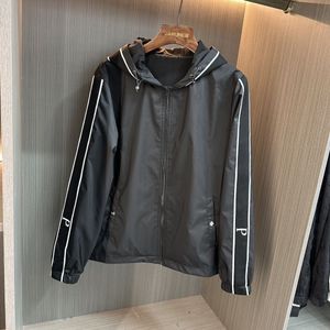 Tasarımcı Erkek Kapşonlu Ceket Klasik Metal Üçgen Moda Moda Gençlik Gibi Gevşek Ceketler Erkek Rüzgar Yalıtımlı İnce Hoodie Ceket Moda Günlük Gevşek Ceketler Üst