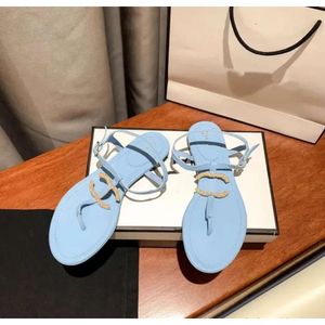 NOVOS FLATS SANDAL Women Shoes Channel 2024 Summer Praia Clipe Toe Slides de luxo Designer de luxo Flip-flops Sandals acolchoados Sandals Slippers Logo TN 751