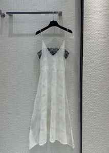 Milan Runway Kleid 2024 Neues Frühjahrssommer-Sommer-Spaghetti-Gurt-Modedesigner-Kleidermarke gleiche Style Kleid 0413-8