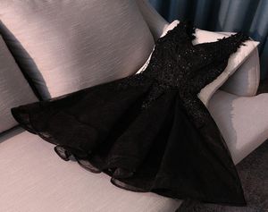 Elegante schwarze Cocktailkleider 2021 Tüll Applikationen ärmellose Perlenabschlusskleider Pailletten kurzes Abschlussball Kleid Homecoming Kleider1408026