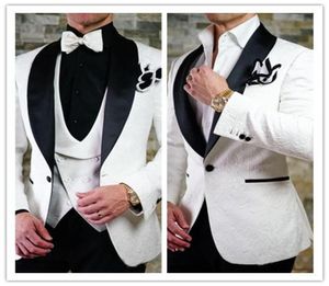 2018 White and Black Paisley Groom Tuxedos Wedding Suits For Men British Style Custom Made Mens Suit Slim Fit Blazersuitpantves9908522