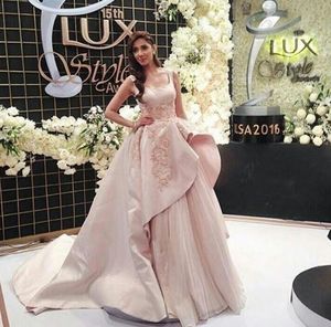 Vestidos de noite de vestido de baile elegantes de 2017 com decote quadrado sobrecarregar grande trem de bordado de bordado de bordado Organza mahira khane pro6164295