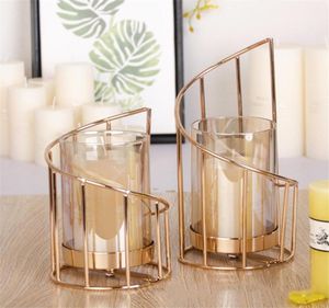Golden Iron Holder Europejski geometryczny świecznik romantyczny kryształowy Candle Cup Dekoracja stolika domowego T2006241558041