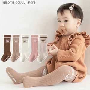 Meias para crianças longas meias para bebês novas crianças de inverno elástico macio meias quentes de algodão menina bebê bela desenho de desenho de desenho desossado 0-5y q240413