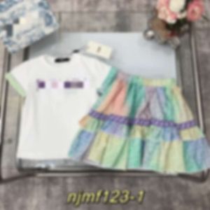 Set di ragazze t-shirt da donna con diamanti, stirpe di stampa ad alta pressione, t-shirt in cotone puro, gonna colorata di tessuto in seta in chiffon completo