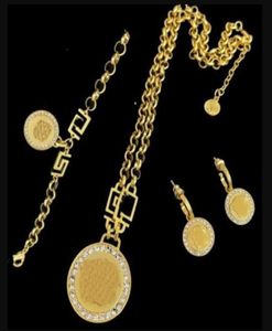 New Brass Resin Glue Chain Necklaces Bracelets Earring Set Banshee Head Portrait Greece Meander Pattern Rugged Necklace Bangle Designer Jewelry Sets GJK58766245