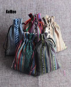 Neue Beutel 50pcs Multi -Farben Stripe Tribal Tribe Stammesstring Schmuck Geschenktüten Baumwolltuch Chinesischer ethnischer Stil 9x13cm52673446747620