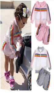 キッズデザイナーの服女の子屋外スポーツ衣装子供レインボーストライプコート投票
