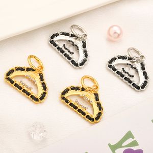 20Style Luxurys Brand Designer Charm Stud Earrings Womens Gift Jewelry Boutique Gold Plated örhängen Klassiska smycken Nya charmörhängen