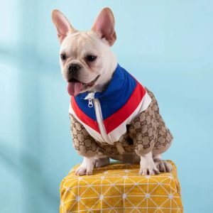 小型および中型の犬用のデザイナー犬の服ペットの供給