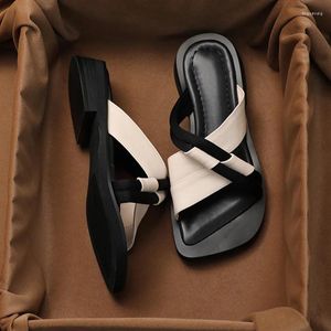 Sandaler kvinnor sommarlägenheter skor mode tjocka tofflor strand flip flops kausala damer låga 2024 klackar glider sandal