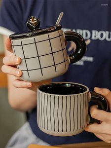 Tassen Amerikaner Vintage Keramikwasserbecher Paar mit Deckel Spoon Boy Boy Tasse weibliche Heimbüro Frühstück Kaffee
