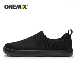 Scarpe casual Onemix uomini scarpe da ginnastica morbida a maglie traspirabili da donna vulcanizzata piatta che cammina