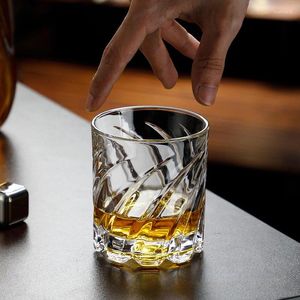 Kieliszki do wina Kreatywne whisky kieliszek obrotowy relaksowany kryształowy Old Fashiving obrotowy whisky kubek uzdrawiający piwo kubek herbaty