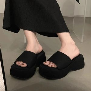 2024 Summer y Kampy Modne eleganckie otwarte palec slajdy buty damskie platforma zewnętrzna platforma na pięcie sandalias 240409