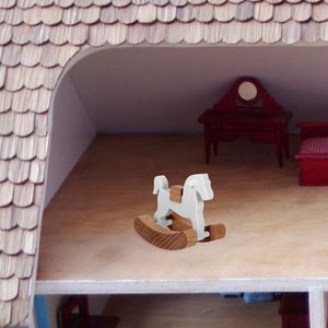 トロイの木馬モデル家具ミニ木製装飾ミニチュアロッキングチェアハウスレイアウト小道具の人形の装飾