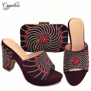 Отсуть обувь Wine Женщины Plartform и сумка африканских женских тапочек со списками с сумочкой набор сумочки высокие каблуки Pantuflas de Mujer CR500