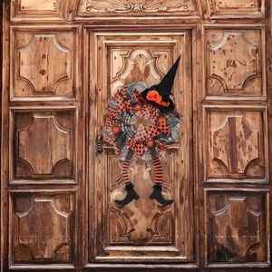 装飾的な花魔女脚花輪庭ハロウィーンの飾り祝いのために耐久性のある装飾を吊るす不気味な帽子の脚のドア