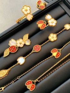 Original Van Ladybug Armband Womens 18K Gold Natural Fritillaria Five Petal Flower Earrings Light Luxury and High Sense Celebrity Necklace Ring
