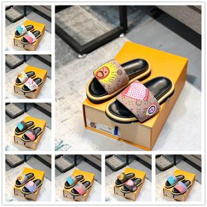 8Model 2024 Toppkvalitet Sommartlippare Luxur Designer Sunny Beach Sandal Kudde Pool Slides Vintage Shoe Mens Fashion Soft Flat Shoes Couples Mule 38-46