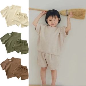 韓国スタイルのリトルベビーガールズ2ピース服セットソリッドワッフルOneck Cotton Top Tshirtshorts Children Suit 16 yrs 240327