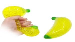 Squishy Banana Toy Water Pärlor Squish Ball Anti Stress Venting Balls Funny Squeeze Toys Stress Relief Toys Axiety Reliever6645949