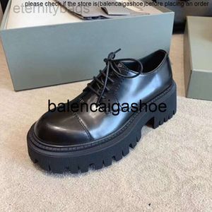 Lousis vouton Shoes lvity louisevittonly Женщины -парижский дизайнер Strike Angle Boot Черные кожаные короткие ботинки Кромкие платформу боевые бои