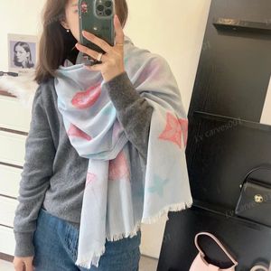 2024designer Silk Scarf for Women Summer Luxury 다채로운 로고 실크 캐시미어 직물 고급 클래식 클래식 레터 4 개의 잎 클로버 패턴 디자이너 숄 스카프 선물 70*180