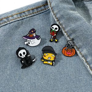 Halloween Spooky Ghost Brooch милые аниме фильмы игры жесткие эмалевые булавки Собирайте мультипликационные бруши рюкзак шляпа шляп