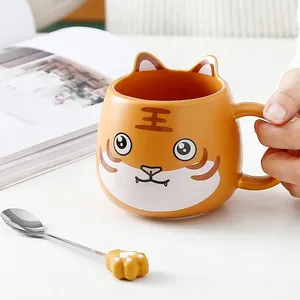 Tagne da 350 ml Ceramica di tigre da cartone animato creativo con cucchiaio tazza di caffè grazioso tazza per la colazione coppia animale tazze da tè