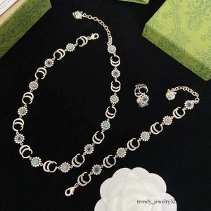 Halsbandsdesigner armband för kvinna designer smycken kvinnor ringar hänge halsband diamant blomma halsband bröllop gåva