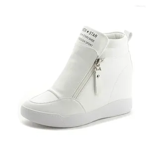 Scarpe casual 2024 Sneakers High Top Sneakers Autunno inverno Hidden Heel Side Zip Platform Platform Rivet a cuneo