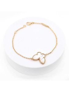 Original VAN Four Leaf Grass Butterfly Bracelet Double sided Natural White Fritillaria Room High Edition Thick Plated V Gold 18K Lock Bone Chain Female