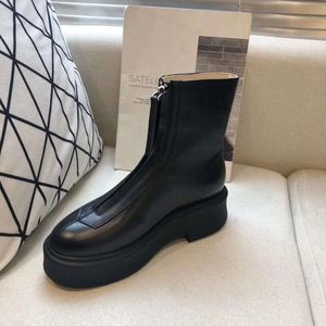 Glätten Sie die Reihe Leder-Knöchelstiefel Plattform Reißverschluss Runde Zehen Block Heels Flat Wedges Bootie-Komfort