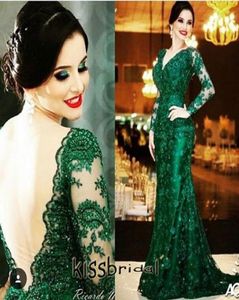 Elegant Emerald Green Lace aftonklänningar V Neck Långärmar Öppna baksida av domstolståg formella klänningar Mor till bruden Dres6642859