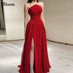 Sukienki imprezowe Bloom Red Strapeless Prom A-Line Pleted Side Split Dekolt Slevels Evening 2024 Wedding