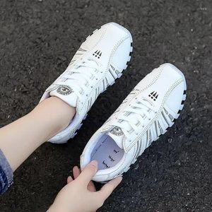 Lässige Schuhe Frauen 2024 Frühling flach alles retro sneakers women net rot super feuer große Größe